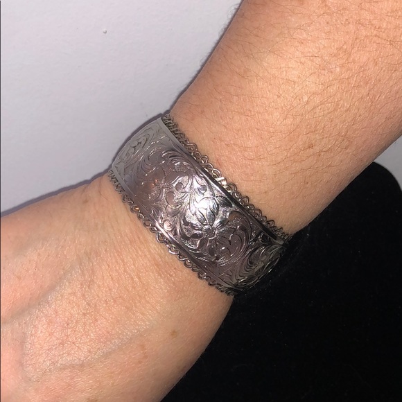 Silver Metal Floral Cuff - Picture 4 of 5